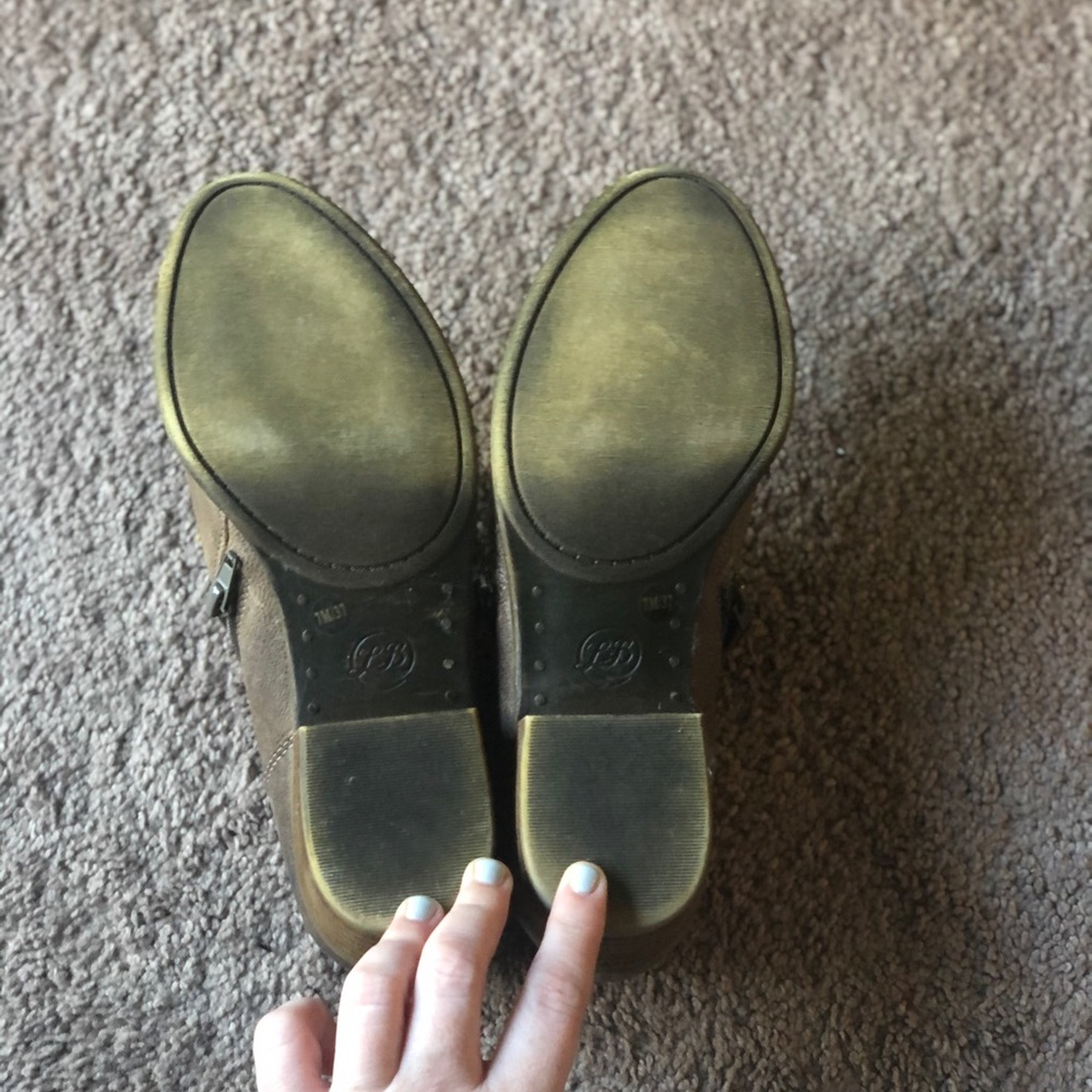 Lucky Brand Short Boot - Picture 3 of 4
